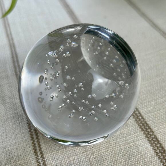 Vintage Mid Century Modern Clear Controlled Bubble Art Glass Paperweight - Picture 9 of 11